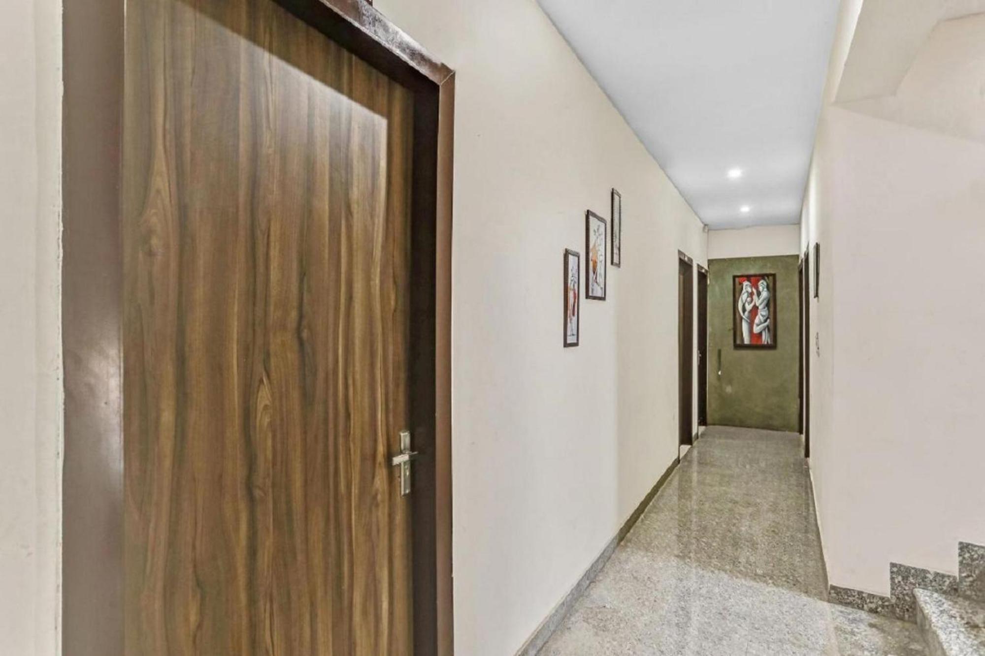 Hotel Noida Continental エクステリア 写真