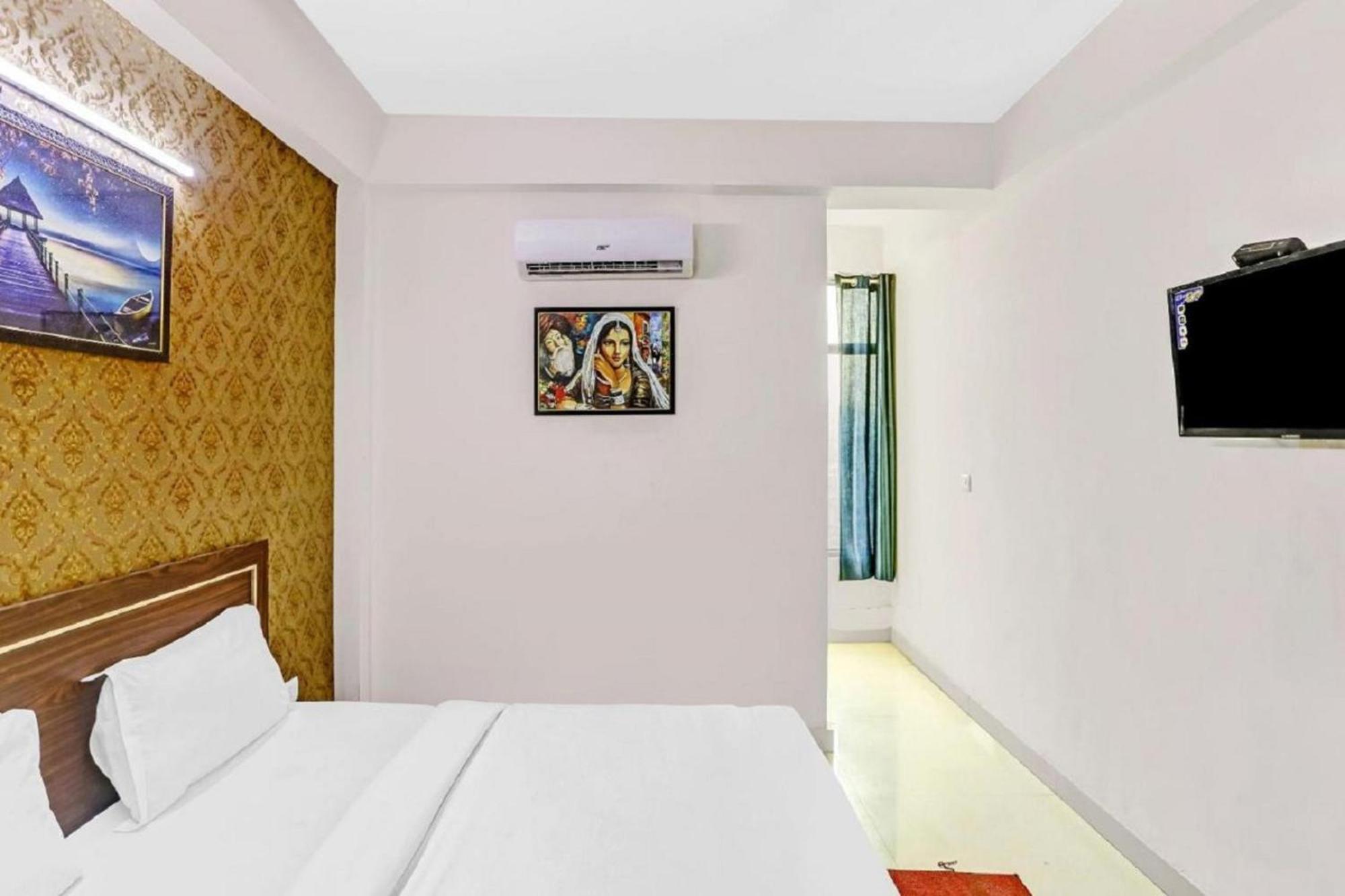 Hotel Noida Continental エクステリア 写真