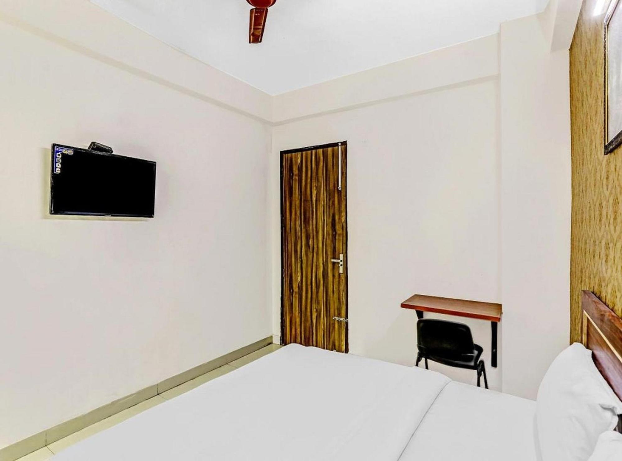 Hotel Noida Continental エクステリア 写真