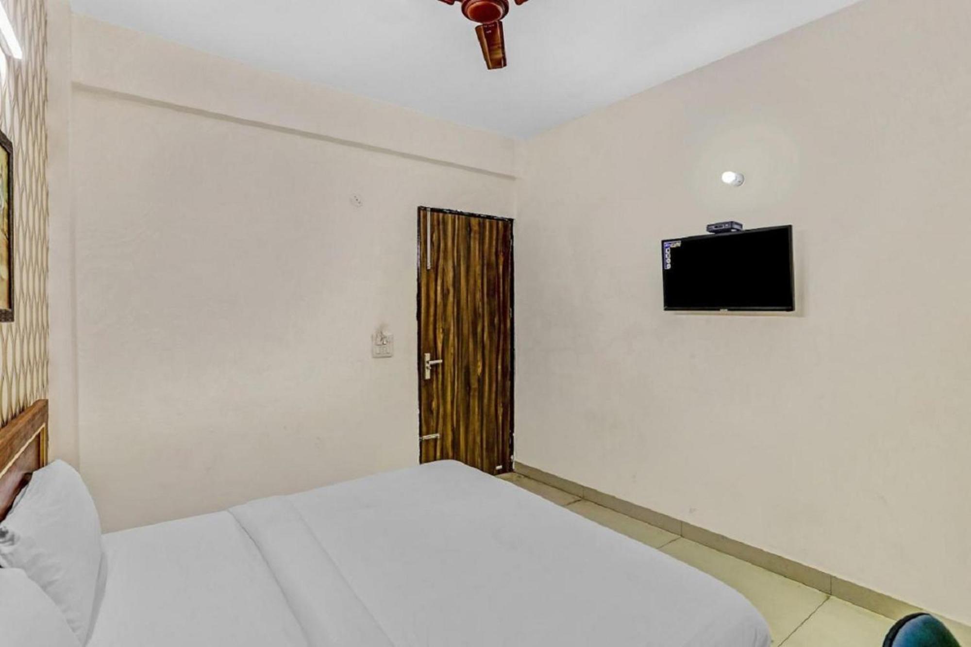 Hotel Noida Continental エクステリア 写真