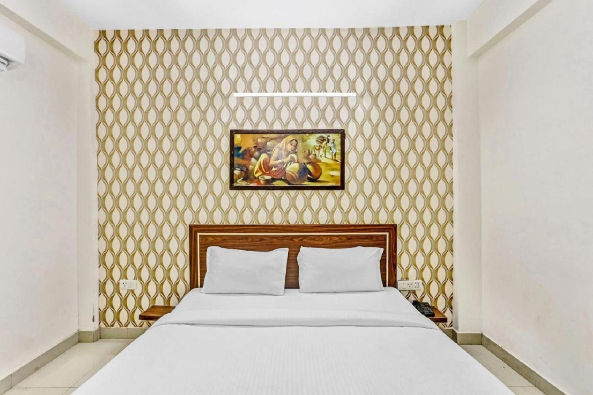 Hotel Noida Continental エクステリア 写真
