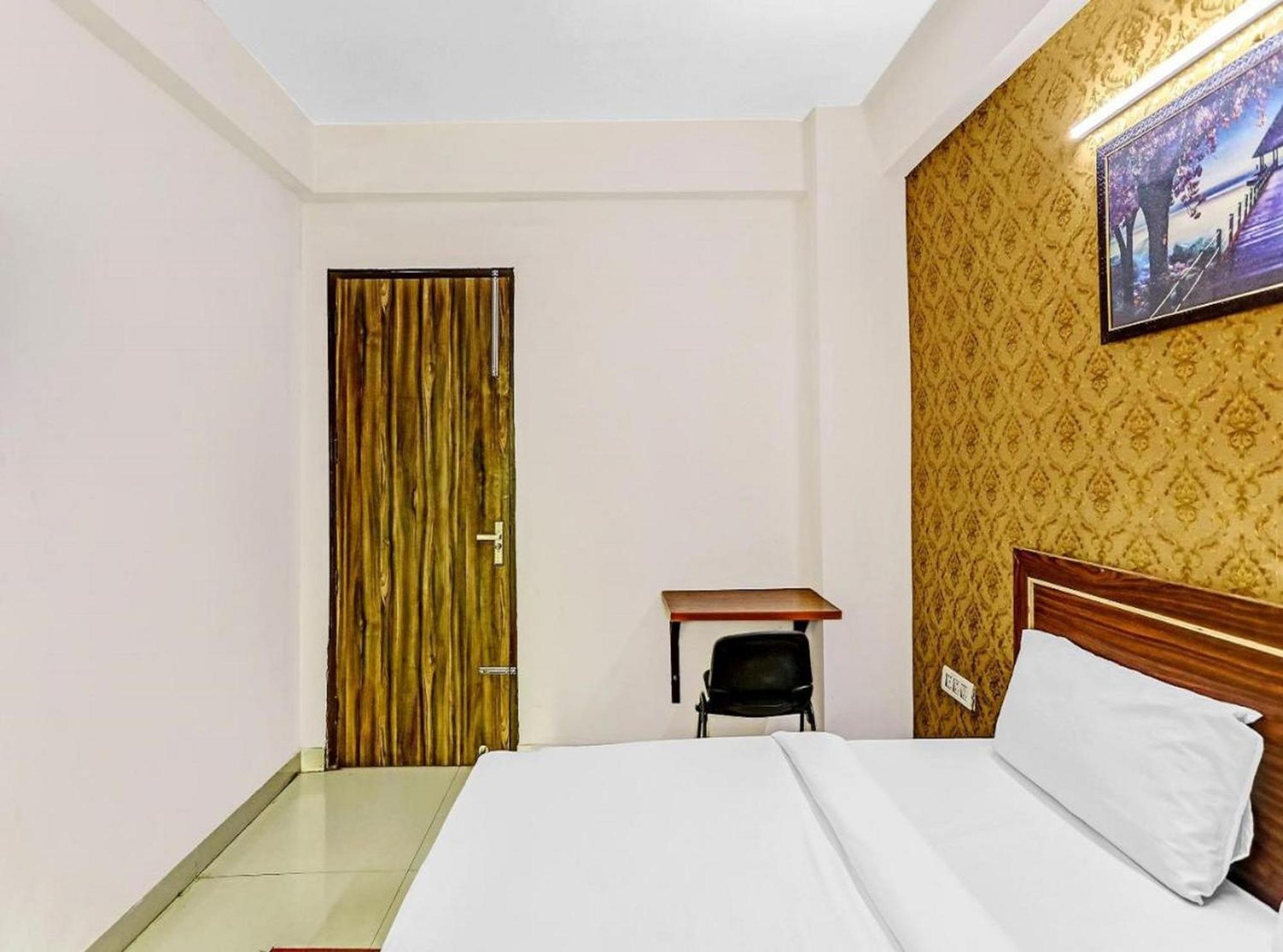 Hotel Noida Continental エクステリア 写真